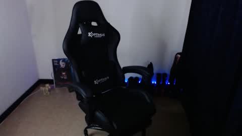 help me 100 hands up my OF is Free  online show from February 15, 9:00 pm