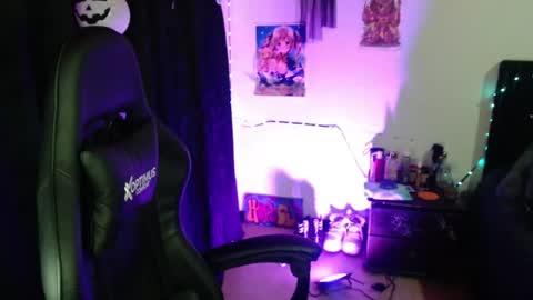 help me 100 hands up my OF is Free  online show from June 9, 9:59 pm