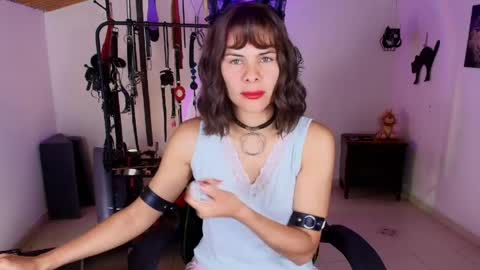 Snapshot of arianna_connorr chatting on May 12, 1:19 pm arianna_connorr online show from May 12, 1:19 pm