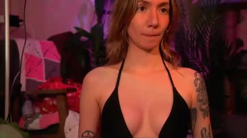 Snapshot of arianna_richi chatting on June 18, 9:14 am Olivka online show from June 18, 9:14 am