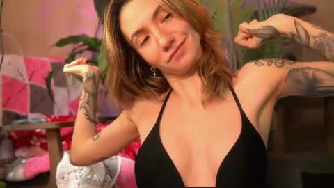 Snapshot of arianna_richi chatting on June 19, 9:57 am Olivka online show from June 19, 9:57 am