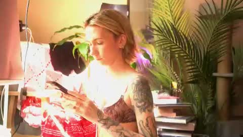 Snapshot of arianna_richi chatting on July 16, 12:11 pm Olivka online show from July 16, 12:11 pm