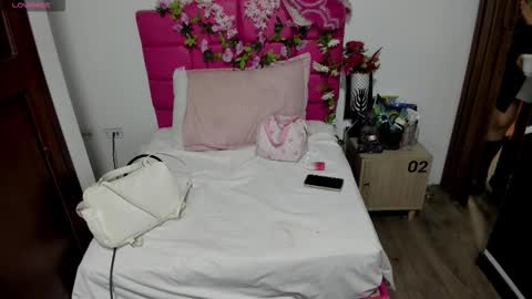 A R I A N N A  online show from November 7, 11:54 am