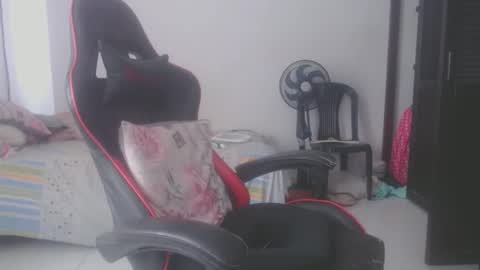 Snapshot of ariannaloovel chatting on May 1, 5:50 pm ariannaloovel online show from May 1, 5:50 pm