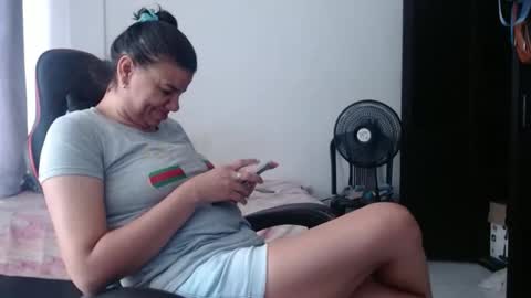 Snapshot of ariannaloovel chatting on May 13, 6:05 pm ariannaloovel online show from May 13, 6:05 pm