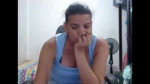 Snapshot of ariannaloovel chatting on May 27, 1:57 am ariannaloovel online show from May 27, 1:57 am
