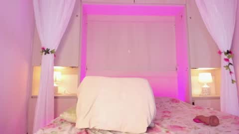 Snapshot of ariannavega_ chatting on July 4, 12:11 pm ariannavega_ online show from July 4, 12:11 pm