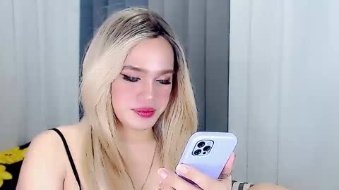 ARIANNE CUMS  online show from March 7, 12:12 pm