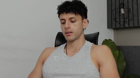 Snapshot of ariasaadeh chatting on September 25, 12:09 pm ariasaadeh online show from September 25, 12:09 pm