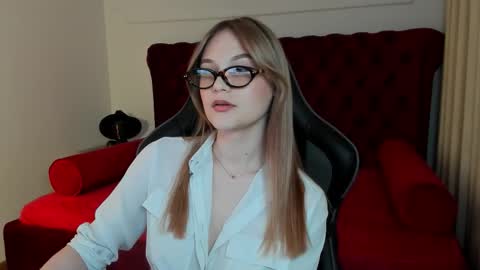 Aria online show from October 3, 6:38 pm