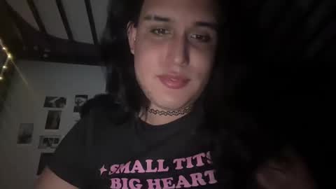 Snapshot of ariawestlove chatting on November 12, 7:42 am Aria online show from November 12, 7:42 am