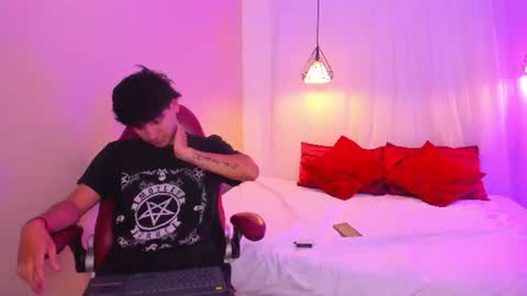 Snapshot of ariblake chatting on June 14, 12:07 pm Ari and Aiden online show from June 14, 12:07 pm