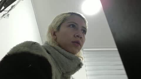 Snapshot of aribunnie chatting on September 19, 4:58 am Ari Bunnie  online show from September 19, 4:58 am