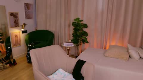 Snapshot of ariel_joy chatting on June 22, 5:37 am Ari online show from June 22, 5:37 am