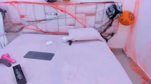 Snapshot of ariela__ chatting on October 20, 4:46 am ariela__ online show from October 20, 4:46 am