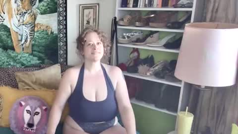 Snapshot of arielabai chatting on November 3, 5:03 pm Arielle Ari online show from November 3, 5:03 pm