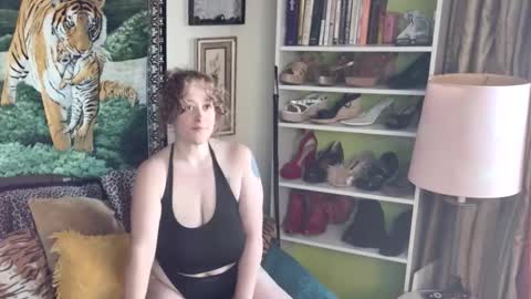 Snapshot of arielabai chatting on December 2, 7:53 pm Arielle Ari online show from December 2, 7:53 pm