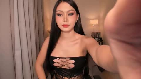 MIRA GREYSON online show from December 5, 10:35 am