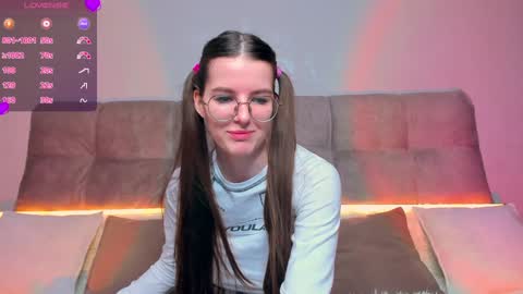 Snapshot of ariellateska chatting on December 6, 7:43 am Ariella online show from December 6, 7:43 am