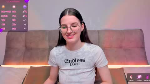 Snapshot of ariellateska chatting on March 3, 5:42 am Ariella online show from March 3, 5:42 am