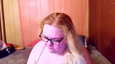 Snapshot of ariellejade06 chatting on June 10, 9:19 am ariellejade06 online show from June 10, 9:19 am