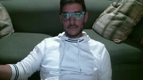 Snapshot of arielsinho chatting on May 19, 5:03 am Anon online show from May 19, 5:03 am