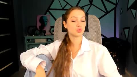 arielsykes online show from September 18, 1:57 pm