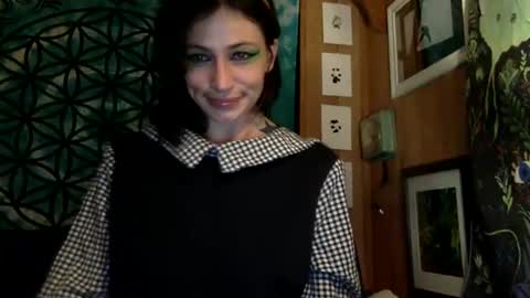 ariel  colin when hes here online show from December 8, 6:01 am