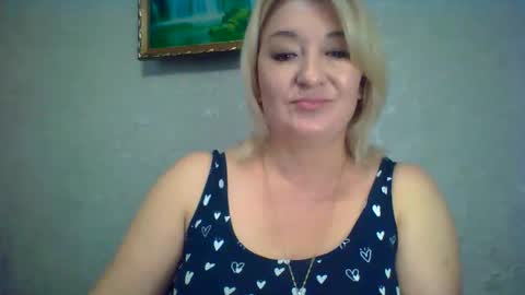 Snapshot of arielxloveresss chatting on October 6, 8:01 am ArielXLoveresss online show from October 6, 8:01 am