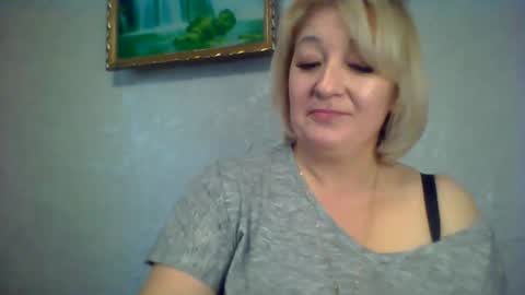 Snapshot of arielxloveresss chatting on October 31, 8:37 am ArielXLoveresss online show from October 31, 8:37 am