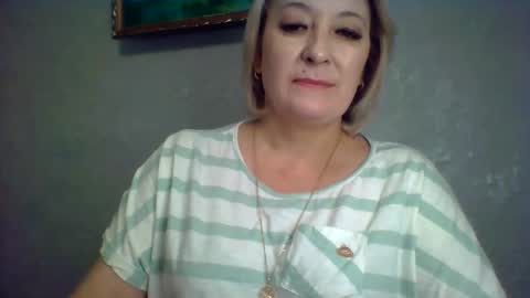 Snapshot of arielxloveresss chatting on November 16, 8:31 am ArielXLoveresss online show from November 16, 8:31 am