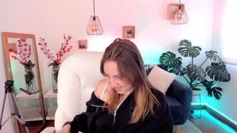 Snapshot of arii_1010_ chatting on December 17, 7:48 pm Ari online show from December 17, 7:48 pm