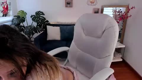 Snapshot of arii_1010_ chatting on February 26, 7:38 pm Ari online show from February 26, 7:38 pm
