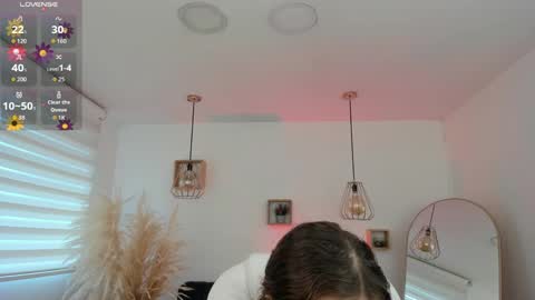Snapshot of arii_1010_ chatting on October 5, 7:34 pm Ari online show from October 5, 7:34 pm