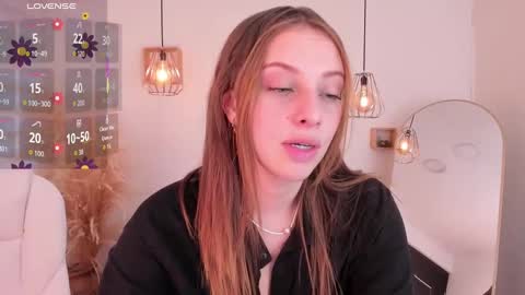 Snapshot of arii_1010_ chatting on October 8, 9:34 pm Ari online show from October 8, 9:34 pm