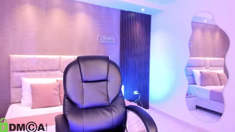 Snapshot of arinextdoor chatting on October 25, 12:51 am Ari online show from October 25, 12:51 am