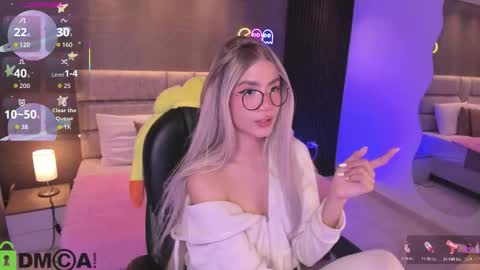 Snapshot of arinextdoor chatting on November 7, 11:38 pm Ari online show from November 7, 11:38 pm