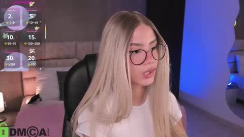 Snapshot of arinextdoor chatting on November 16, 11:10 pm Ari online show from November 16, 11:10 pm