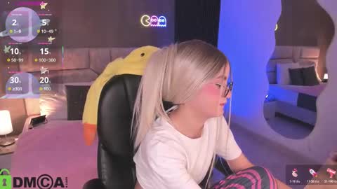 Snapshot of arinextdoor chatting on November 22, 3:49 am Ari online show from November 22, 3:49 am