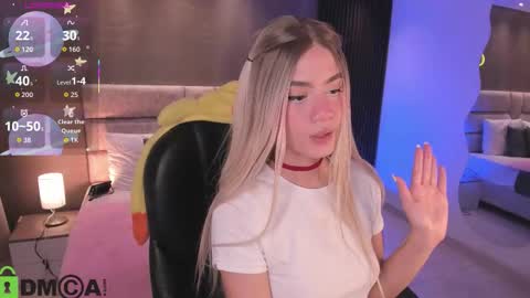 Snapshot of arinextdoor chatting on November 25, 2:55 am Ari online show from November 25, 2:55 am