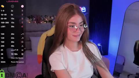 Snapshot of arinextdoor chatting on December 15, 1:21 am Ari online show from December 15, 1:21 am