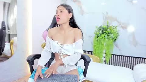 Snapshot of aristena_wow chatting on July 12, 6:32 pm A R I S online show from July 12, 6:32 pm