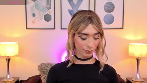 Snapshot of arivega chatting on January 23, 11:47 pm Nice to meet you thumb up me please its important I LOOK MY BIO DOWN online show from January 23, 11:47 pm