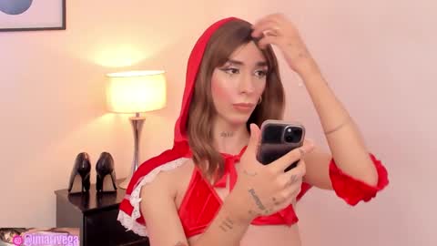 Snapshot of arivega chatting on October 31, 3:35 pm Nice to meet you thumb up me please its important I LOOK MY BIO DOWN online show from October 31, 3:35 pm