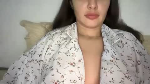 arivelle online show from November 20, 7:35 pm