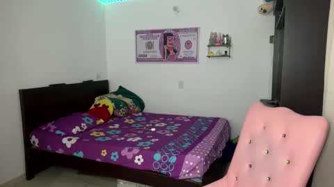 ariza1515 online show from December 1, 11:59 am