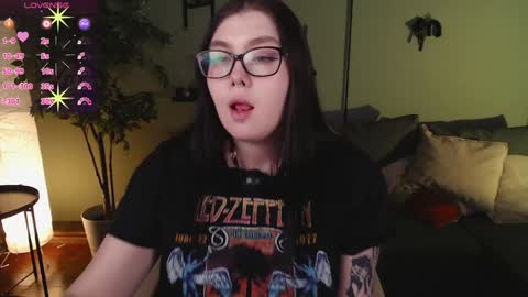 Astrid online show from December 5, 3:28 pm