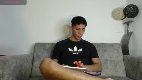 Snapshot of arlen_lexxx chatting on May 24, 1:43 am arlen_lexxx online show from May 24, 1:43 am
