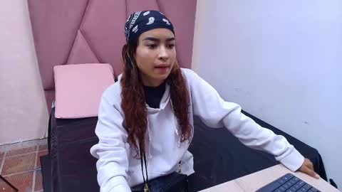 Snapshot of arleth_1 chatting on February 20, 3:01 am Arleth online show from February 20, 3:01 am