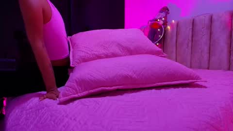 Snapshot of arleth_1 chatting on December 5, 3:04 am Arleth online show from December 5, 3:04 am